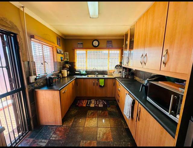 3 BEDROOM HOUSE FOR SALE IN KLOPPERPARK